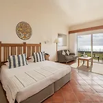 Albatroz & Yacht Club Hotel Santa Cruz (Madeira)