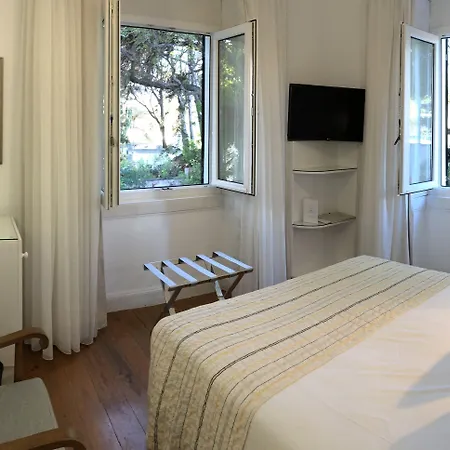 Albatroz & Yacht Club Hotell Santa Cruz (Madeira)