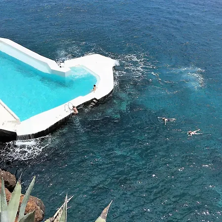 Albatroz & Yacht Club Santa Cruz (Madeira)