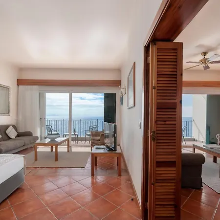 Albatroz & Yacht Club Hotel Santa Cruz (Madeira)