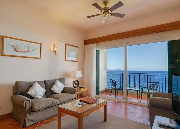 Albatroz & Yacht Club Hotel Santa Cruz (Madeira)