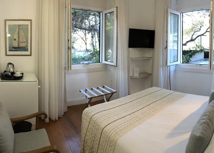 Albatroz & Yacht Club Hotel Santa Cruz (Madeira)