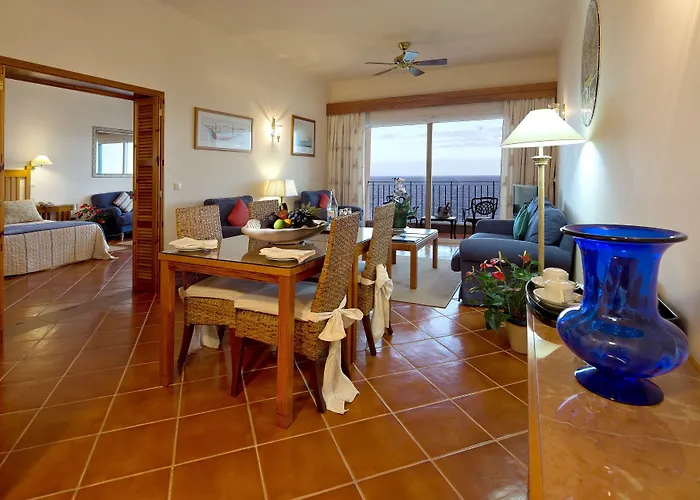 Hotel Albatroz & Yacht Club