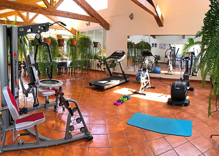 Albatroz & Yacht Club Hotel Santa Cruz (Madeira)