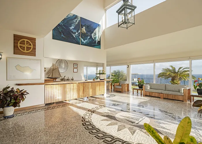 Albatroz & Yacht Club Hotel Santa Cruz (Madeira)