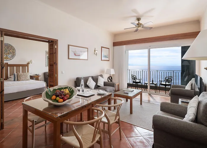 Albatroz & Yacht Club 5* Santa Cruz (Madeira)