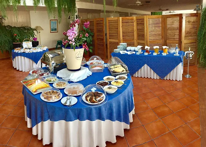 Hotel Albatroz & Yacht Club Santa Cruz (Madeira)